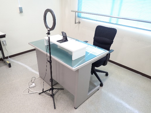 「Yell Room Lite」内利用デスク